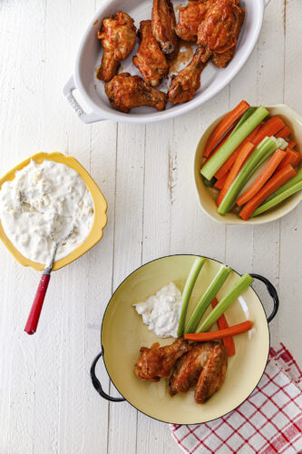 Buffalo wings with less splatter